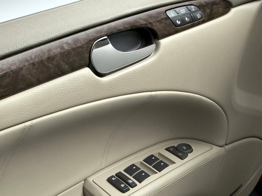  Buick Lucerne CXS 2006 года  (фото 21 из 45)